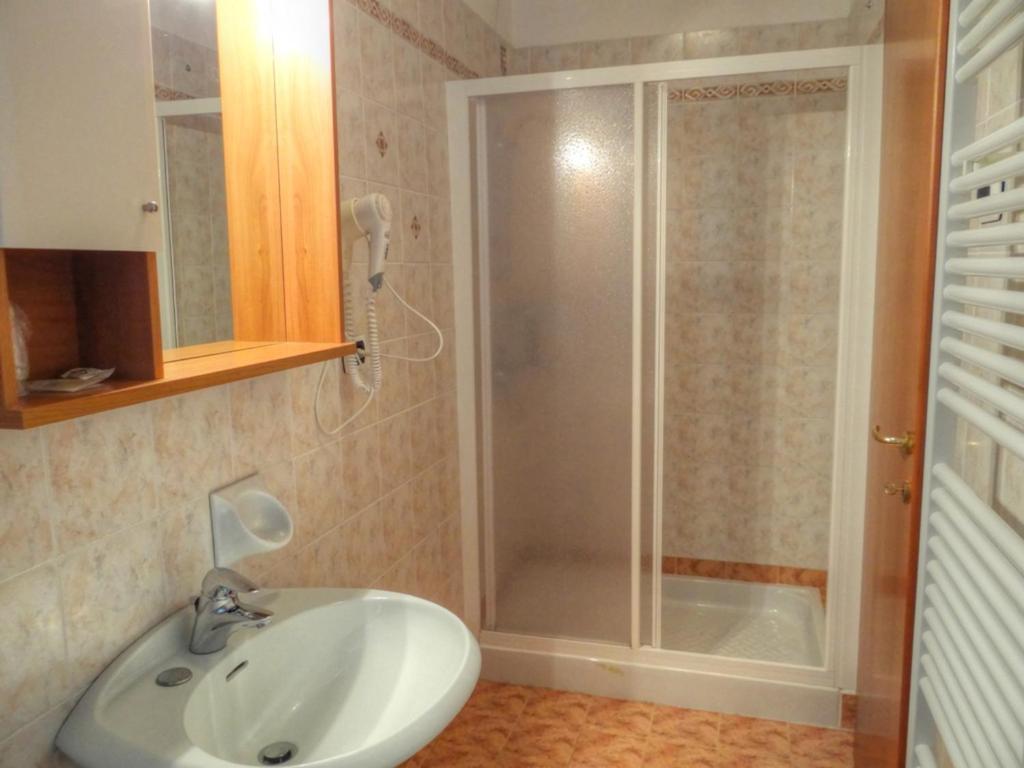 Residence Castelli ブレンゾーネ エクステリア 写真