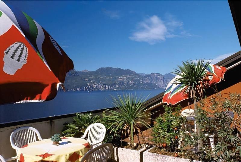 Residence Castelli ブレンゾーネ エクステリア 写真