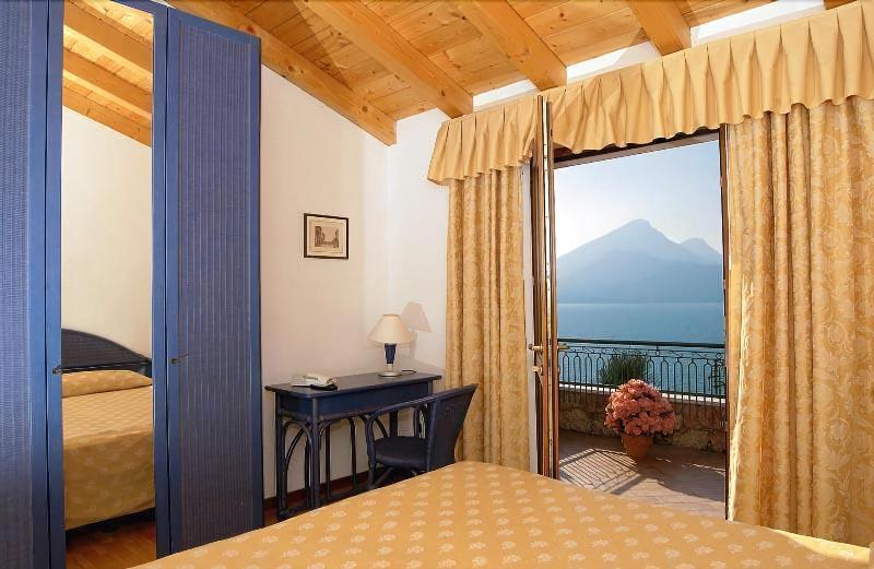 Residence Castelli ブレンゾーネ エクステリア 写真