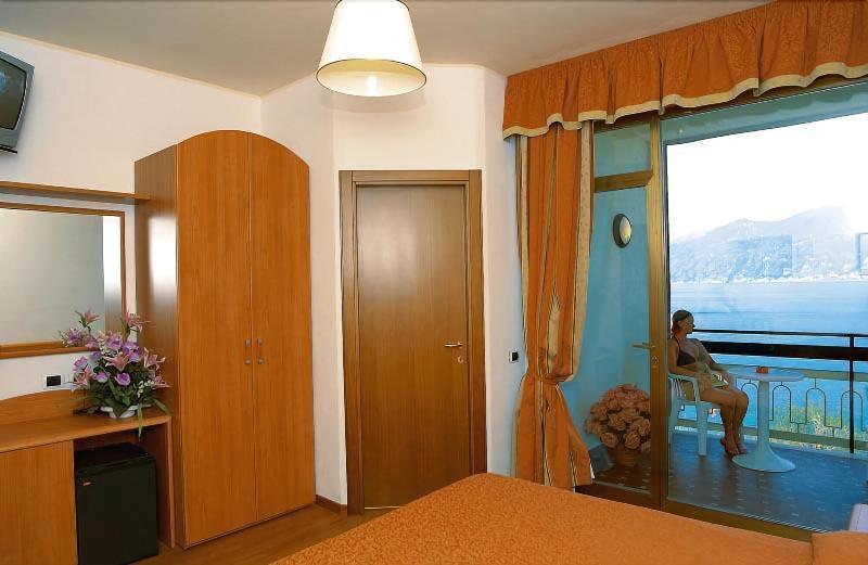 Residence Castelli ブレンゾーネ エクステリア 写真