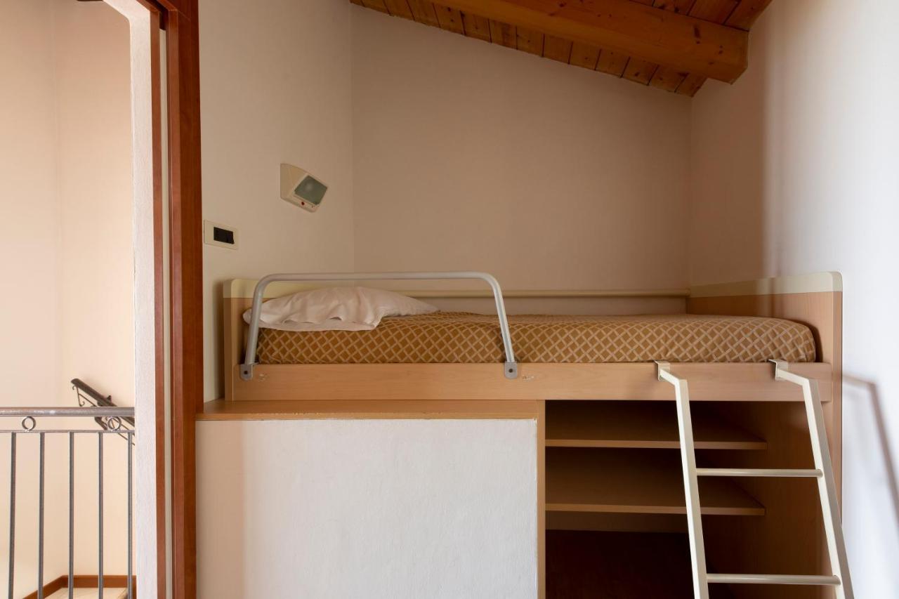 Residence Castelli ブレンゾーネ エクステリア 写真