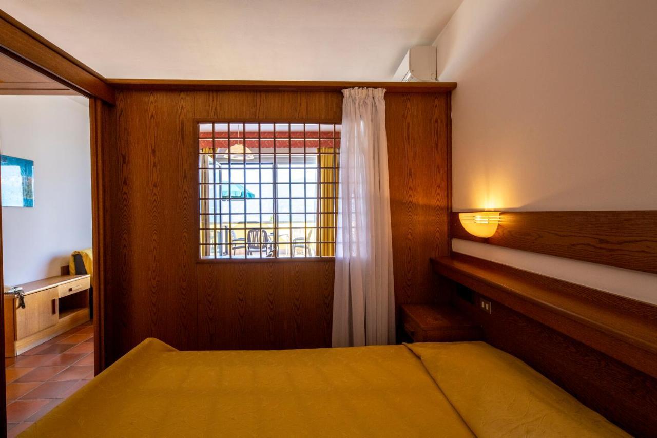 Residence Castelli ブレンゾーネ エクステリア 写真