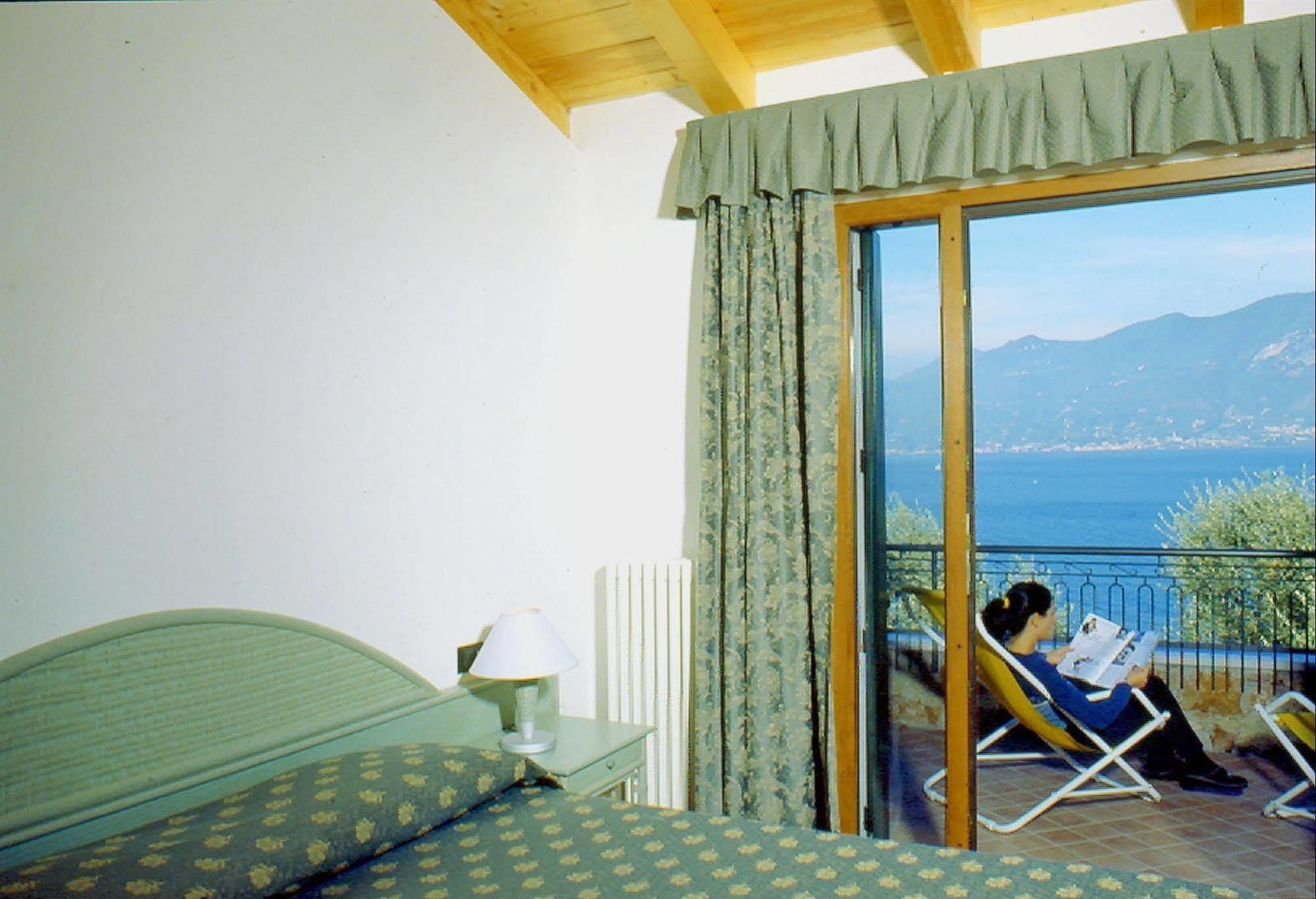 Residence Castelli ブレンゾーネ エクステリア 写真